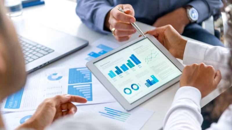 成都小程序定制开发公司视角：将人工智能高效整合到现有业务运营的策略与实践