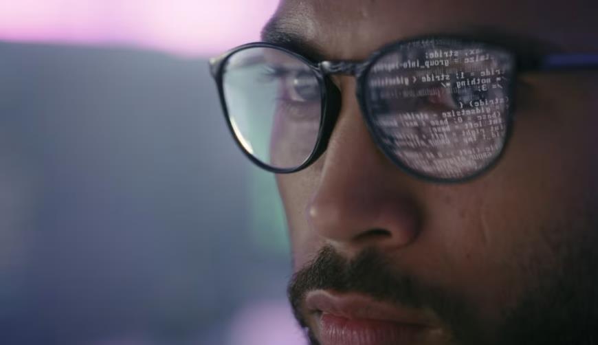 成都小程序开发中的安全与供应链态势管理：React与Vue框架的实践对比