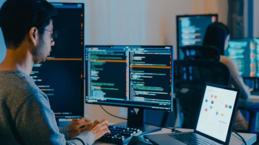 成都小程序开发公司：BI工具合作分发与成本管控的深度剖析