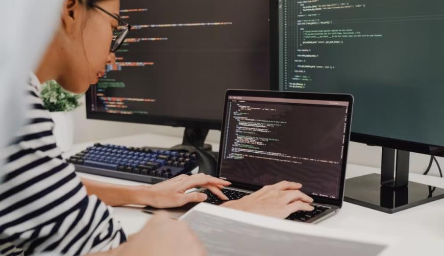 成都小程序定制开发构建实时互动新生态：WebRTC+即时通讯双引擎驱动